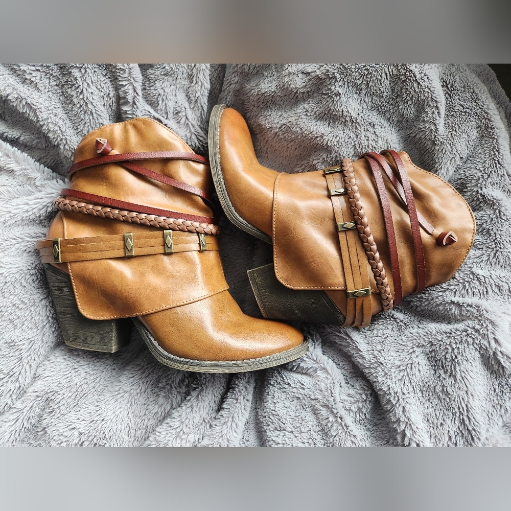Sz 7.5 Camel Brown SO Ankle Booties